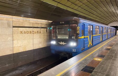 На станции «Палац Украина» пассажир попал под поезд