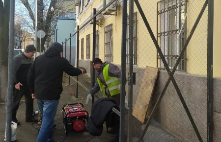 У Ростові-на-Дону знесли паркан біля будівлі генконсульства України