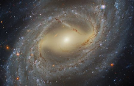 Hubble показал галактику в созвездии Тукан