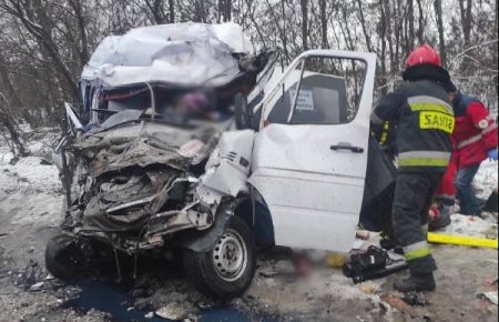 На Черниговщине столкнулись маршрутка и грузовик, погибли 10 человек