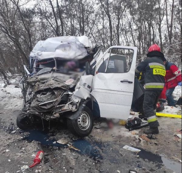 На Черниговщине столкнулись маршрутка и грузовик, погибли 10 человек