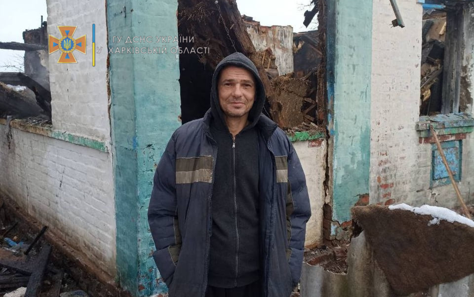 На Харківщині підліток та сусід врятували з палаючого будинку трьох дітей і бабусю
