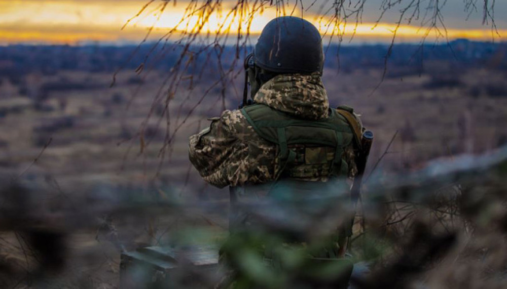 На Донбасі внаслідок обстрілу військовий дістав поранення