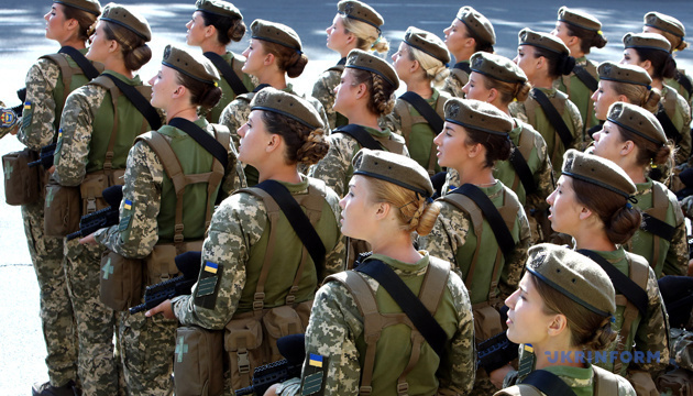 «Слуги народу» пропонують зробити військовий облік жінок добровільним