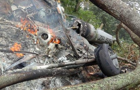 В Индии разбился вертолет с начальником генштаба на борту: по меньшей мере два человека погибли