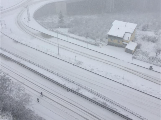 У низці міст Туреччини призупинили заняття у школах через снігопади