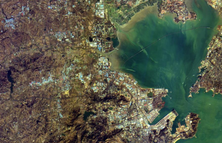 Китайский спутник передал первые снимки Земли (фото)