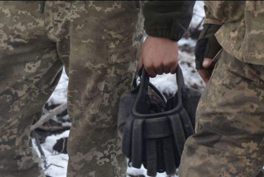 На Донбасі підірвався військовий, його евакуювали до шпиталю