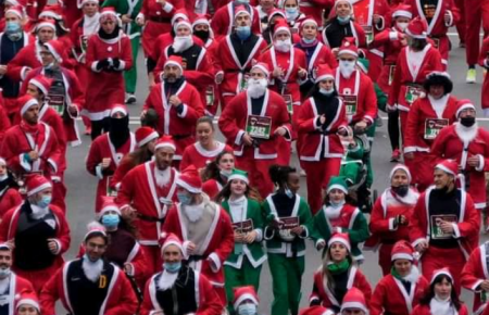 В Мадриде тысячи Санта-Клаусов устроили благотворительный забег (фото)