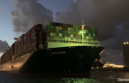 Пираты атаковали контейнеровоз в Гвинейском заливе, захватив заложников