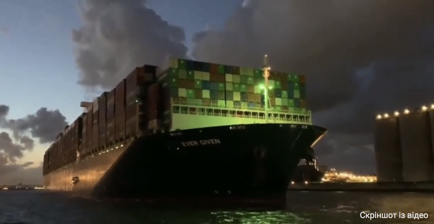 Пираты атаковали контейнеровоз в Гвинейском заливе, захватив заложников