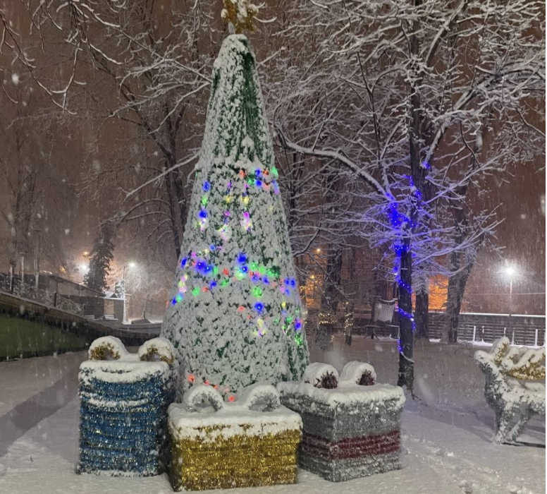 В Гидропарке открыли самую большую сноутюбиновую горку в Киеве (фото)