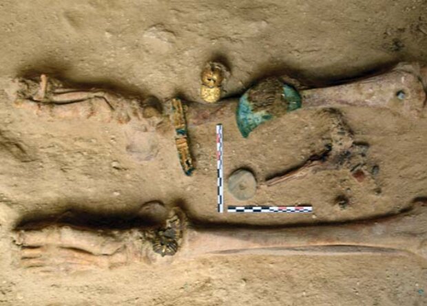 У Казахстані археологи знайшли поховання жінки в царському одязі