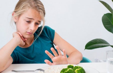 «Не підеш в школу, поки не доїси»: історія одного розладу харчової поведінки