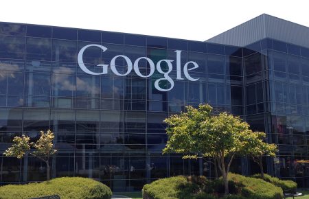 Google виплатить працівникам по $1600, бо відтермінувала їхнє повернення в офіс