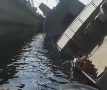 В іранському порту перекинувся військовий корабель, є жертви