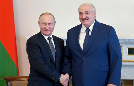 Путин и Лукашенко договорились провести военные учения в Беларуси в начале 2022 года