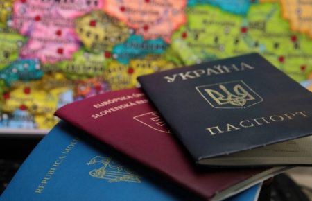 Законопроекты о множественном гражданстве, представленные президентом, противоречат статье 4 Конституции Украины — политолог
