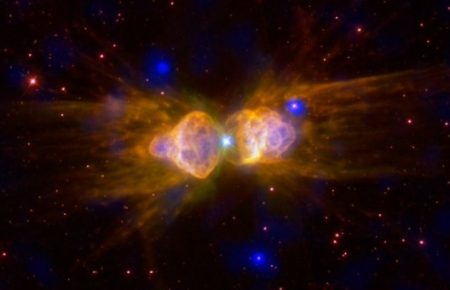 Космический телескоп NASA сфотографировал биполярную туманность в созвездии Наугольник