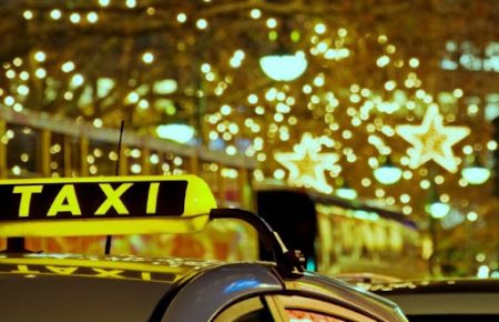 Таксі у Новий рік здорожчає на 25-50% — таксомоторна асоціація