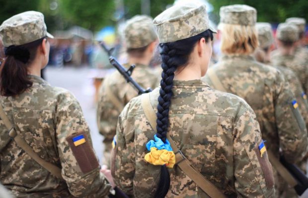 Лише на 8 рік війни в Україні розробляють бронежилет, враховуючи параметри жінок — ветеранка