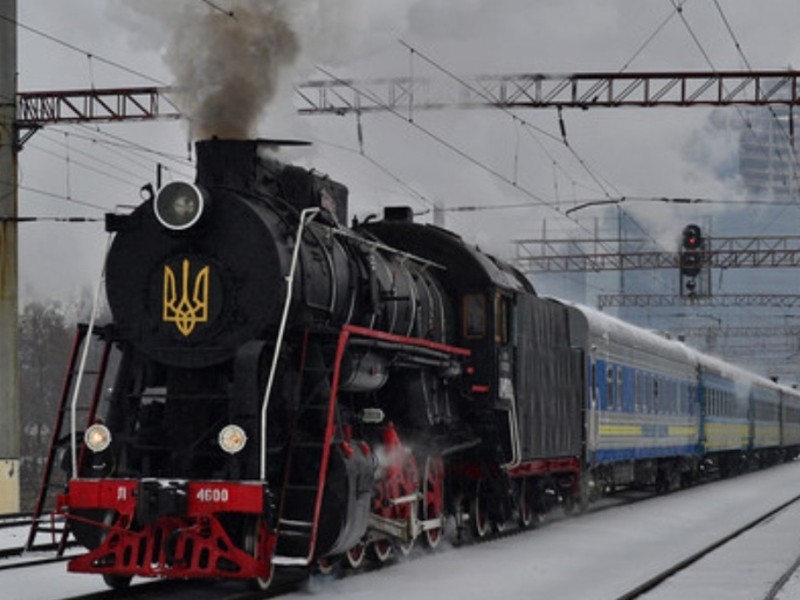 «Укрзалізниця» запустила різдвяний поїзд з паротягом: він курсуватиме 3 дні