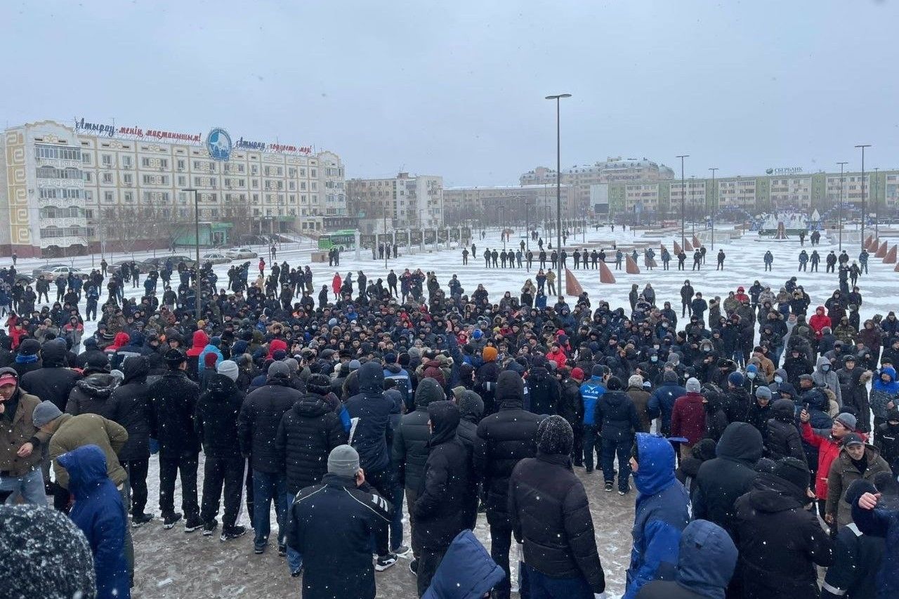 Українців закликали утриматися від поїздок до Казахстану на тлі протестів та режиму НС