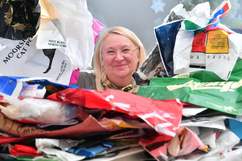 Жителька Уельсу за понад 40 років зібрала 10 000 пакетів, деякі коштують сотні фунтів
