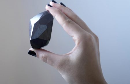 Неземне походження: на аукціон у Лондоні виставлять діамант карбонадо