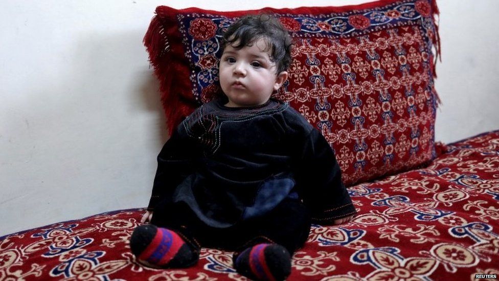 Немовля, яке загубилось під час евакуації в Кабулі, возз’єдналося з родиною