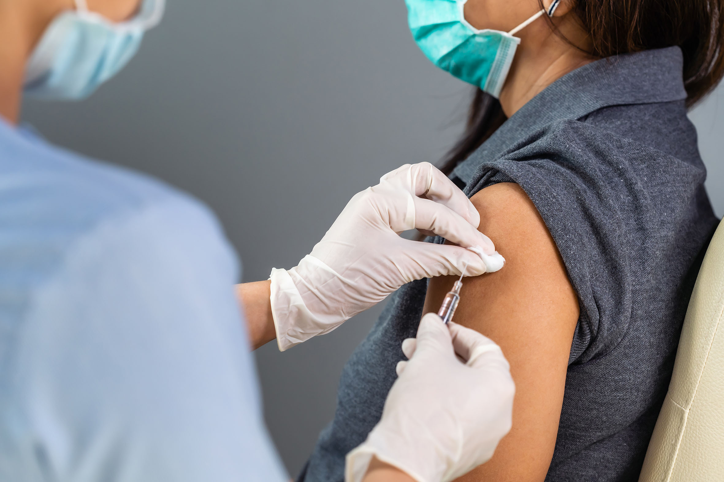 Побічні ефекти від вакцин не замовчуються: педіатриня розвінчує фейк