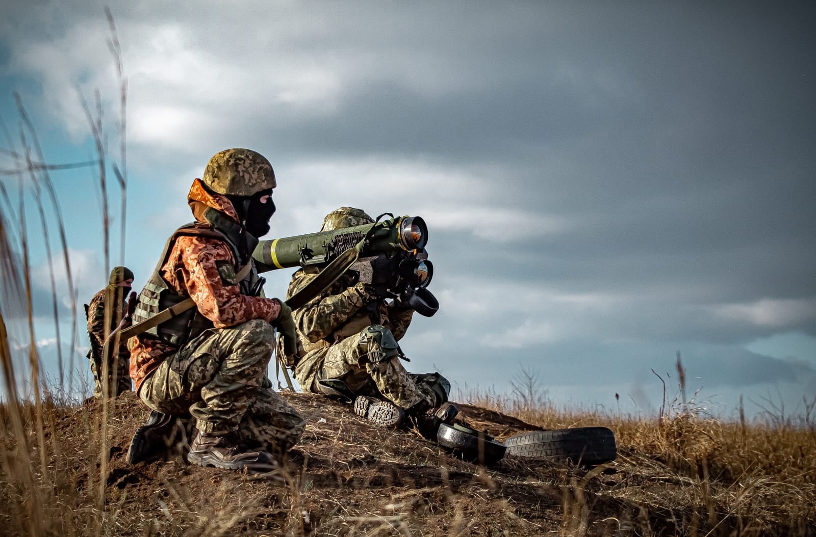 На Донбасі бойовики поранили військового: його стан середньої важкості