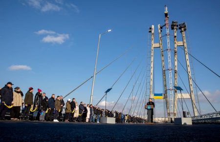 У Запоріжжі до Дня Соборності відкрили першу частину найбільшого в Україні вантового мосту