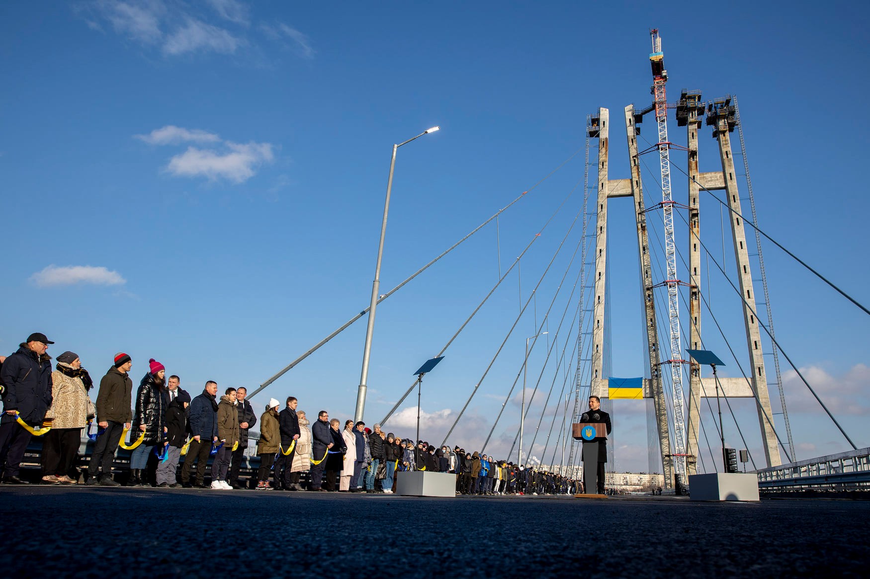 У Запоріжжі до Дня Соборності відкрили першу частину найбільшого в Україні вантового мосту