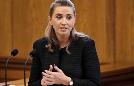 Прем'єрка Данії заявила про готовність надати Україні зброю