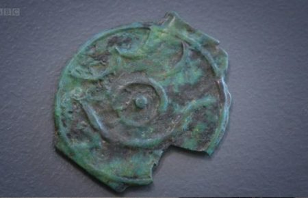 Археологи нашли одну из самых первых британских монет возрастом около 2,5 тысяч лет