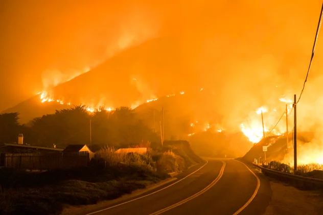 У Каліфорнії шириться масштабна лісова пожежа (ВІДЕО)