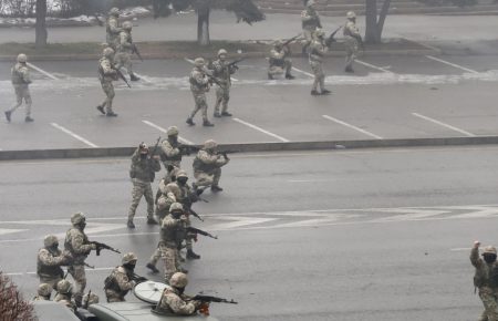 В Алмати силовики відкрили вогонь по протестувальниках: є поранені та загиблі