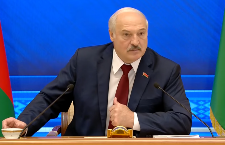 Лукашенко обещает стянуть «целый контингент белорусской армии» на границу с Украиной