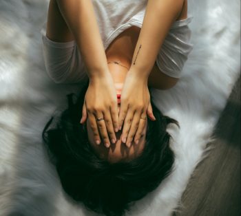 «Ты просто капризничаешь»: почему 1 из 10 женщин имеет послеродовую депрессию