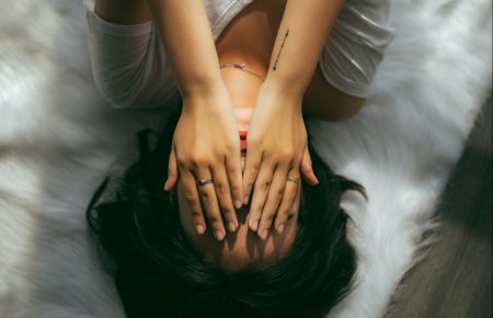 «Ты просто капризничаешь»: почему 1 из 10 женщин имеет послеродовую депрессию