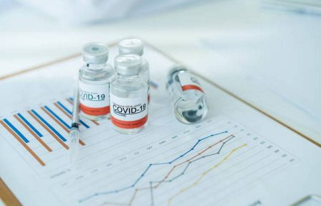 Бустерна доза вакцини від COVID-19 — не для «усіх охочих»