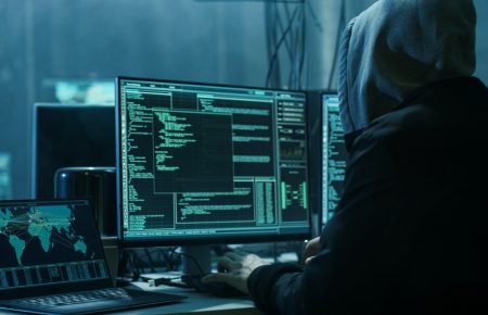 В уряді заявили про кібератаку на українські організації та установи
