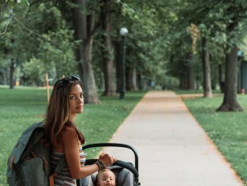 «Нельзя получить PhD по материнству» — психотерапевт о том, как маме справиться с сомнениями