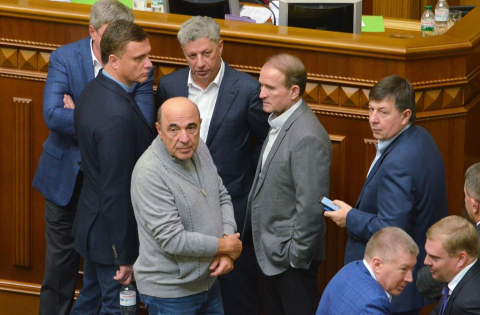 РНБО призупиняє діяльність проросійських партій в Україні