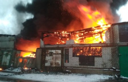 На Киевщине загорелся склад с автошинами — ГСЧС