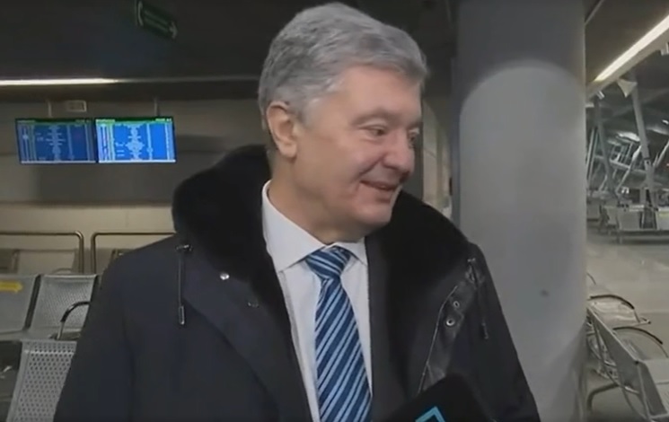 Самолет с Петром Порошенко сел в аэропорту «Киев» (видео)