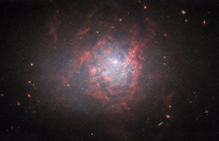 Телескоп Hubble сделал снимок карликовой галактики