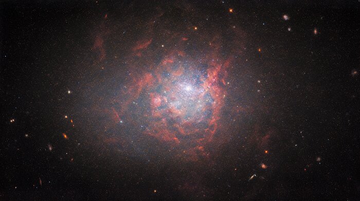 Телескоп Hubble зробив знімок карликової галактики