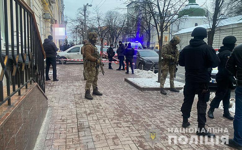 Стрельба в центре Киева: полицейские задержали двух человек
